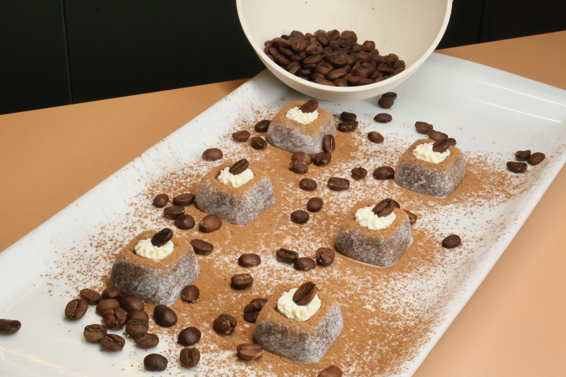 Brigadeiros de cappuccino com grãos de café.